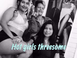 Hot_girls_threesome