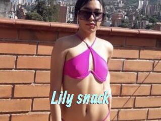 Lily_snack
