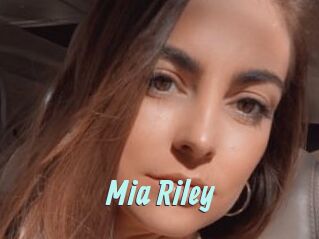 Mia_Riley
