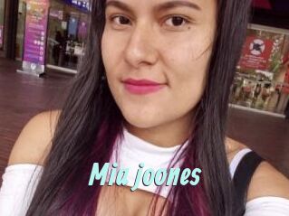 Mia_joones