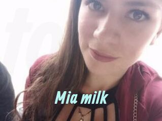 Mia_milk
