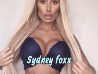 Sydney_foxx